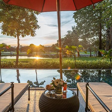 Summit Windmill Golf Suite Hotel At Suvarnabhumi Bangkok Exterior foto View of the golf course from the clubhouse