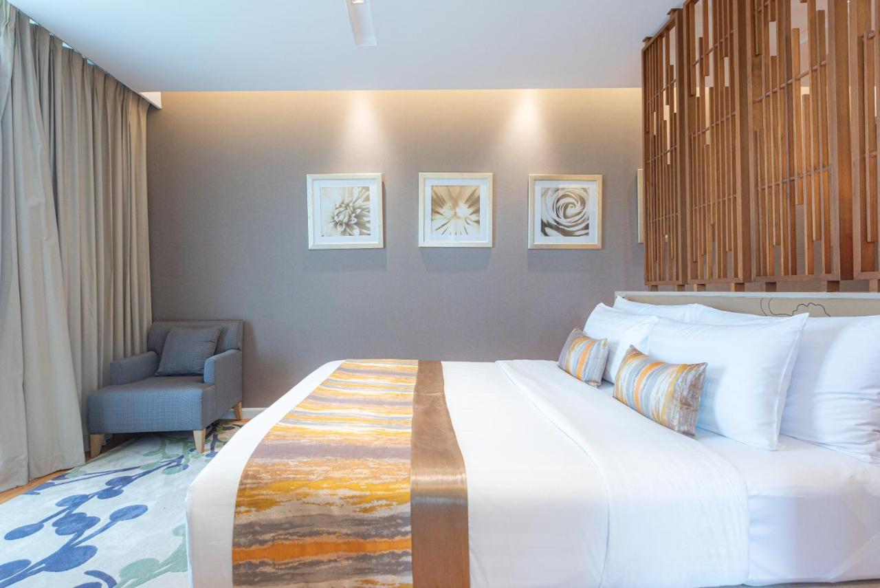 Summit Windmill Golf Suite Hotel At Suvarnabhumi Bangkok Exterior foto Deluxe Room