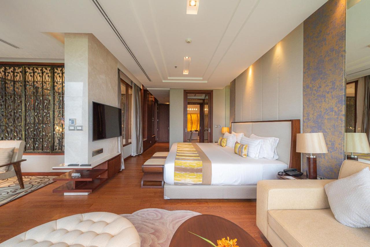 Summit Windmill Golf Suite Hotel At Suvarnabhumi Bangkok Exterior foto A bedroom at the hotel
